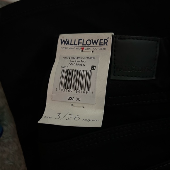 Black wallflower bootcut jeans. Size 3 and 26 in - Picture 1 of 8